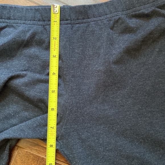 Charcoal grey lace trimmed Capri leggings in size M - Picture 3 of 5